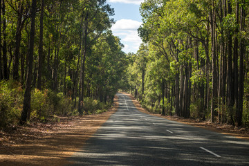 Obraz premium Landscape of a lonely road at mundaring