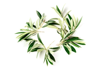 Foto auf Acrylglas Olivenbaum Ein Overhead-Foto eines Kranzes aus Olivenbaumzweigen, ein kreisförmiger Rahmen mit Kopierraum, von oben auf weißem Hintergrund geschossen