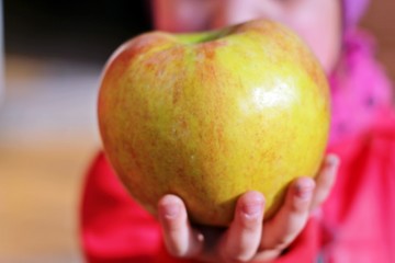 apple in hand