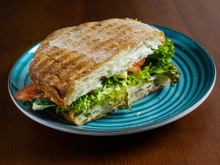 ham sandwich with tomatoes