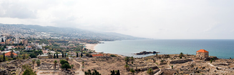 Obraz premium Panoramic view of the ancient ruins at Byblos, Lebanon along the Mediterranean Sea
