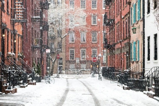 Fototapeta Śnieżna zima scena na Gay Street w dzielnicy Greenwich Village na Manhattanie w Nowym Jorku
