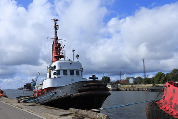 Transshipment of goods in port.