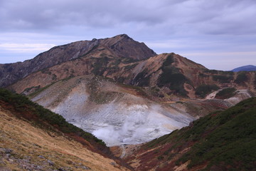 温泉が湧き出る地獄谷