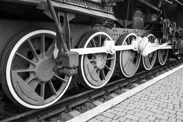 Obraz na płótnie Canvas Wheels of old locomotive
