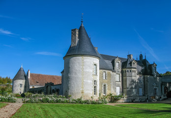 Fototapeta na wymiar The beautiful chateau in the Loire, France