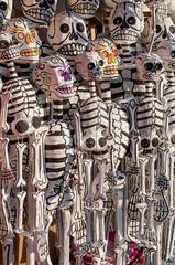 calaveras de papel mache dia de muertos mexico tradiciones