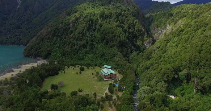 Lodge located in the middle of the forest on the shores of Lake Tagua Tagua