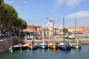 Fototapeta na wymiar Panorama of Collioure from the port with a view of the village