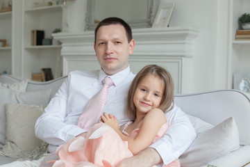 Obraz premium Father and daughter at home, portrait