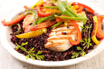 chicken breast with bell pepper and rice