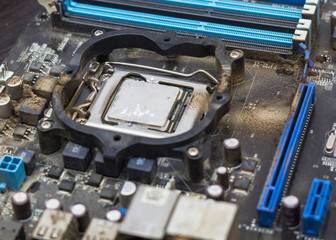 the old thermal paste of the CPU, cleaning the computer