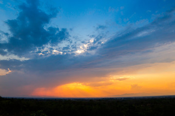 Obraz na płótnie Canvas colorful dramatic sky with cloud at sunset.