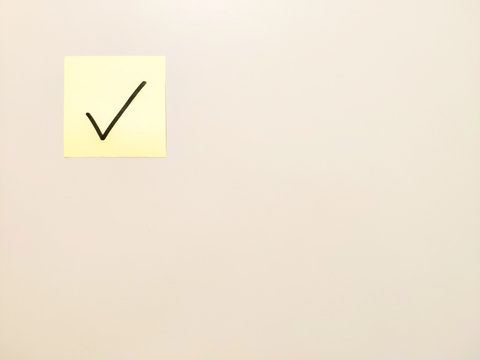 Haken auf Haftnotiz
