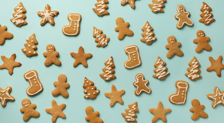 Christmas gingerbread cookies on blue background. Banner. Top view, copy space. New year concept - obrazy, fototapety, plakaty