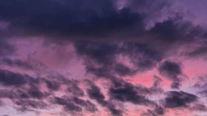 Obraz premium Colorful dramatic clouds at sunset