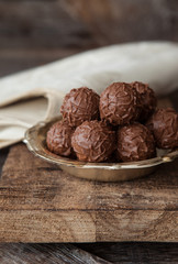 Kleiner Teller mit Trueffelpralinen