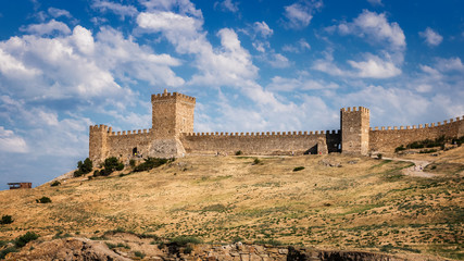 Fototapeta na wymiar Генуэзская крепость в городе Судак, полуостров Крым, Черное море