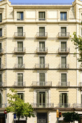 Fototapeta na wymiar building facade in barcelona