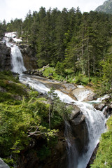 Fototapeta na wymiar Waterfall in the Pyrenee mountains, France