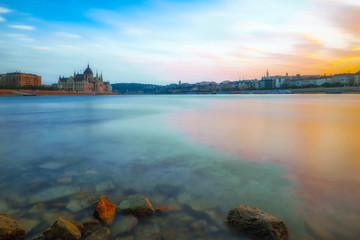 Naklejka premium The extremly low Danube river in Budapest, autumn 2018