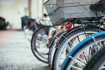 Geparkte Fahrräder in Innenstadt