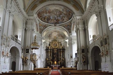 Fototapeta na wymiar Langhaus der Pfarrkirche St.Alban, Matrei
