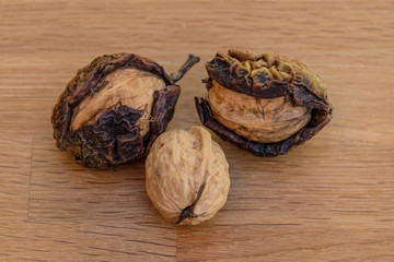 Drei verschiedene Walnüsse