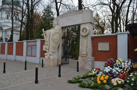 Cmentarz Powązkowski w Warszawie, brama wejściowa