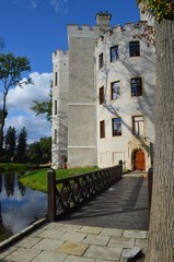 Zamek w Karpnikach, boczne wejście, Karpniki, Polska - obrazy, fototapety, plakaty
