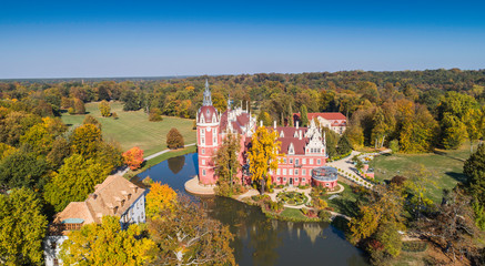Przepiękny zamek i ogrody - Fürst Pückler Park w Bad Muskau - z lotu ptaka