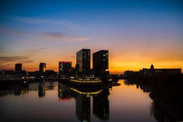 Fototapeta premium Harbour of Düsseldorf (Duesseldorf) during sunset, Medienhafen