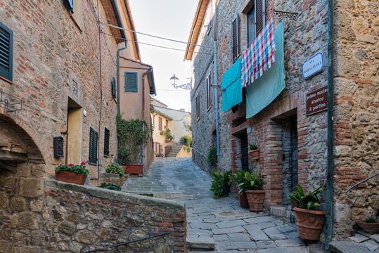 For the alleys of Chiusdino