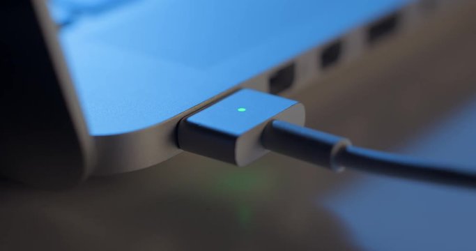 Laptop power charge in 4K
