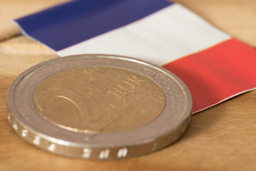 Flagge von Frankreich und eine Euro Münze