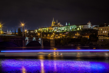 Fototapeta na wymiar vltava river at night