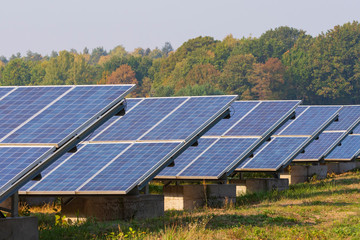 Solaranlagenpark in der Sonne