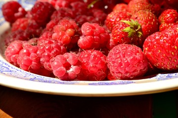 Малина, смородина и клубника 