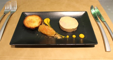 キャラメル薫るフォアグラのコンフィ（Caramel fragrant foie gras confi