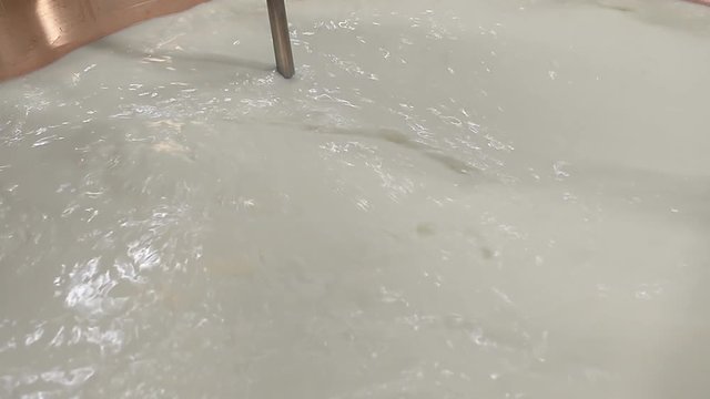CASEIFICIO LAVORAZIONE PARMIGIANO REGGIANO