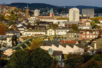Fototapeta na wymiar Schwebebahn in Wuppertal