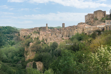 Fototapeta na wymiar Medieval town in Italy