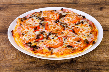 Pizza with ham