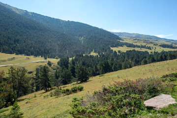 Obraz premium Road to Montgarri in the valley of Aran