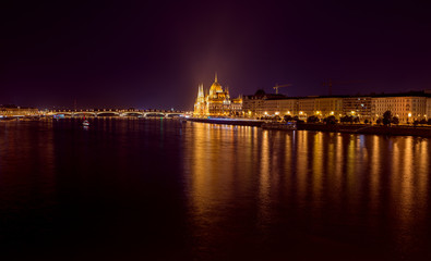 Fototapeta na wymiar Parliament building n the night - Budapest - Hungary