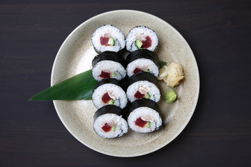 まぐろ二色巻き