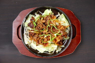 牛カルビの鉄板焼き