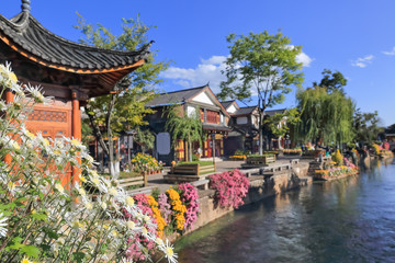 Obraz premium Creek at Lijiang old town , world Heritage site , Yunnan, China, Asia