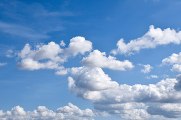 Naklejka na ściany i meble Summer sky with cumulus clouds