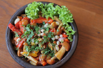 muchrooms pepper and beans salad	